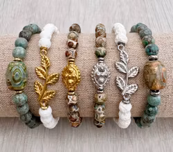 Kirurgiskt guldfärgat stål rund mönstrad pärla med PVD plätering, 1 st