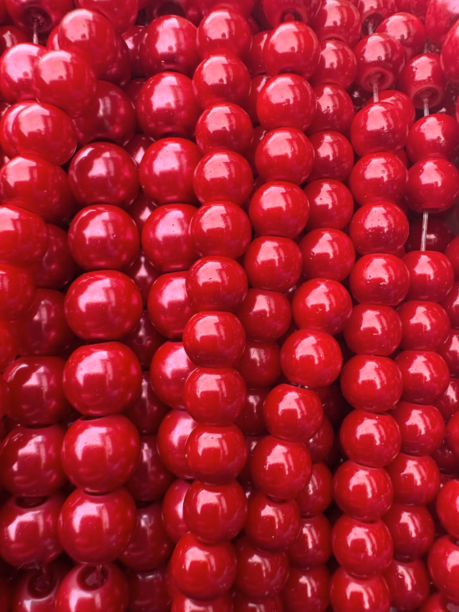 REA: Glaspärlor 6 mm röda, 1 sträng