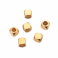 Guldfärgat rostfritt stål kuber 2x2 mm med PVD plätering, 10 st