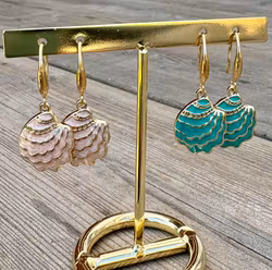 Gold-colored charm flower coral with pearl, 1 pc.