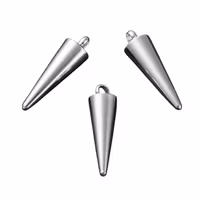 Storpack: Silverfärgat rostfritt stål berlock spike/kon, 10 st