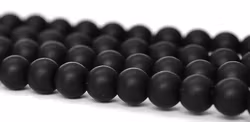 Mattsvart agat 4 mm, 5 strängar