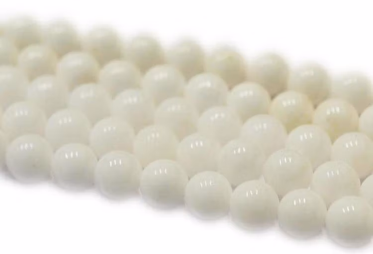 Jade 4 mm vit, 1 sträng