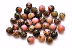 REA: Rodonit rosa/svartmelerad 4 mm, 1 sträng