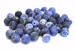 REA: Frostad Sodalit 4 mm, 1 sträng