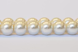 Vaxade glaspärlor 4 mm creme, 1 sträng