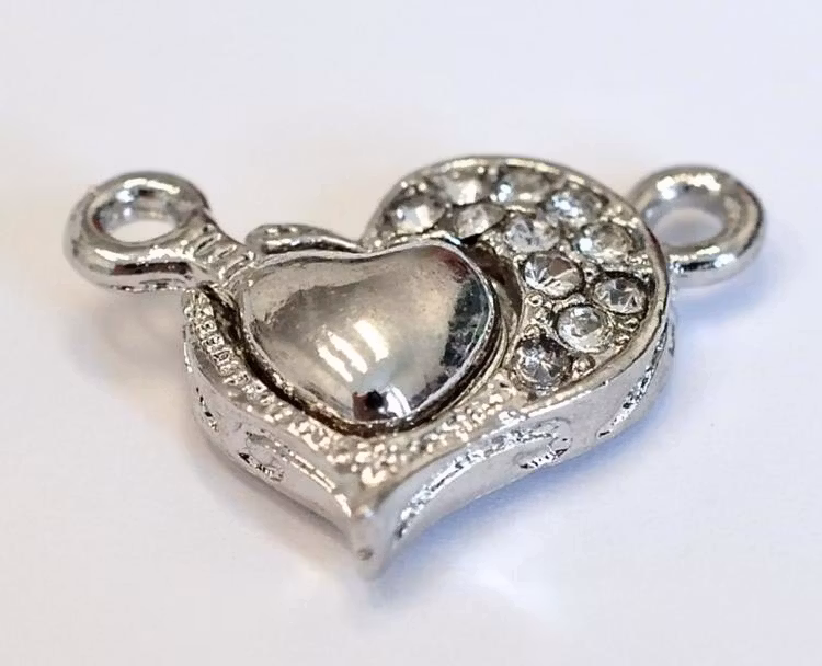 REA: Antikfärgat magnetlås strasshjärta, 1 st