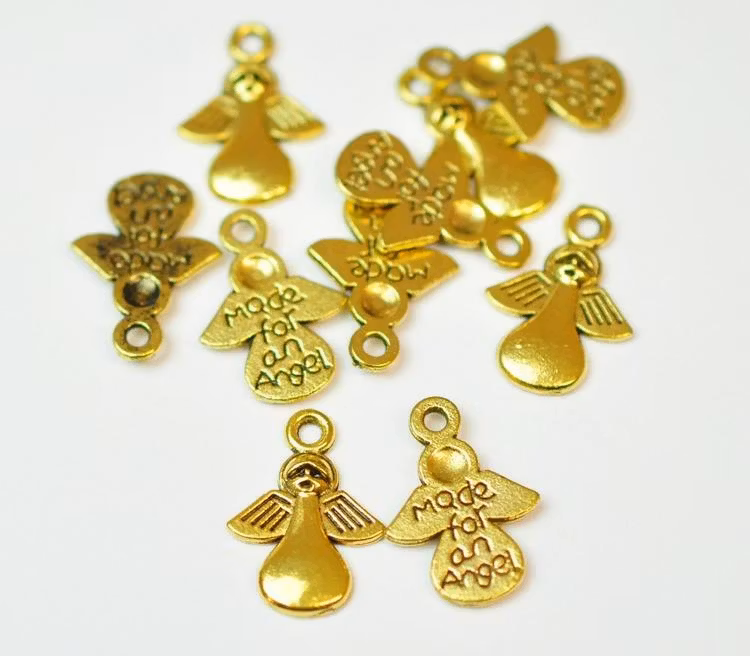 REA: Antikt guldfärgade berlocker Made for an angel, ca 100 st