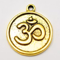 REA: Antikt guldfärgad rund berlock Ohm, 10 st