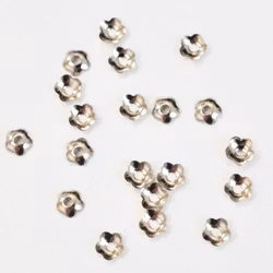 REA: Antikfärgade pärlhattar 4 mm blommor, ca 100 st