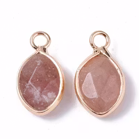 Guldfärgad liten avlång berlock  jordgubbskvarts, 1 st