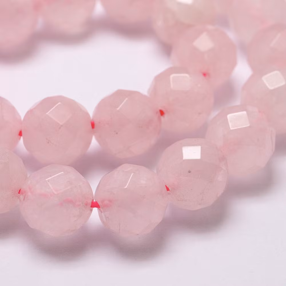 Facetterad rosenkvarts 4 mm, 1 sträng