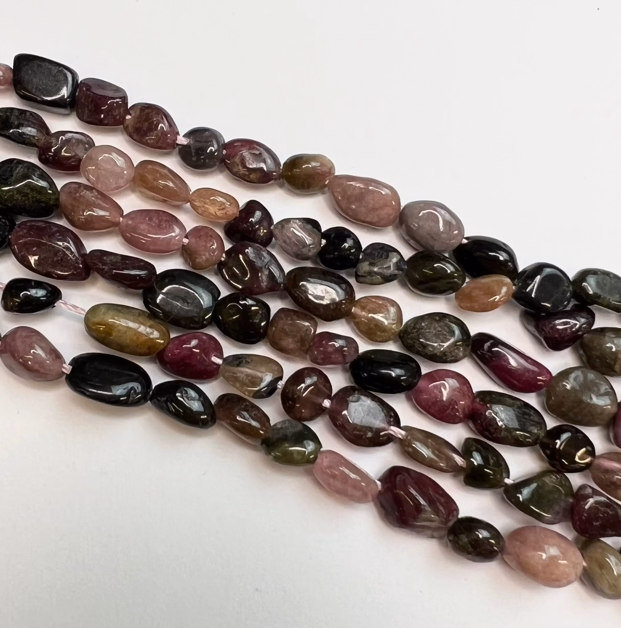 REA: Turmalin multi nuggets 2:a sort, 1 sträng