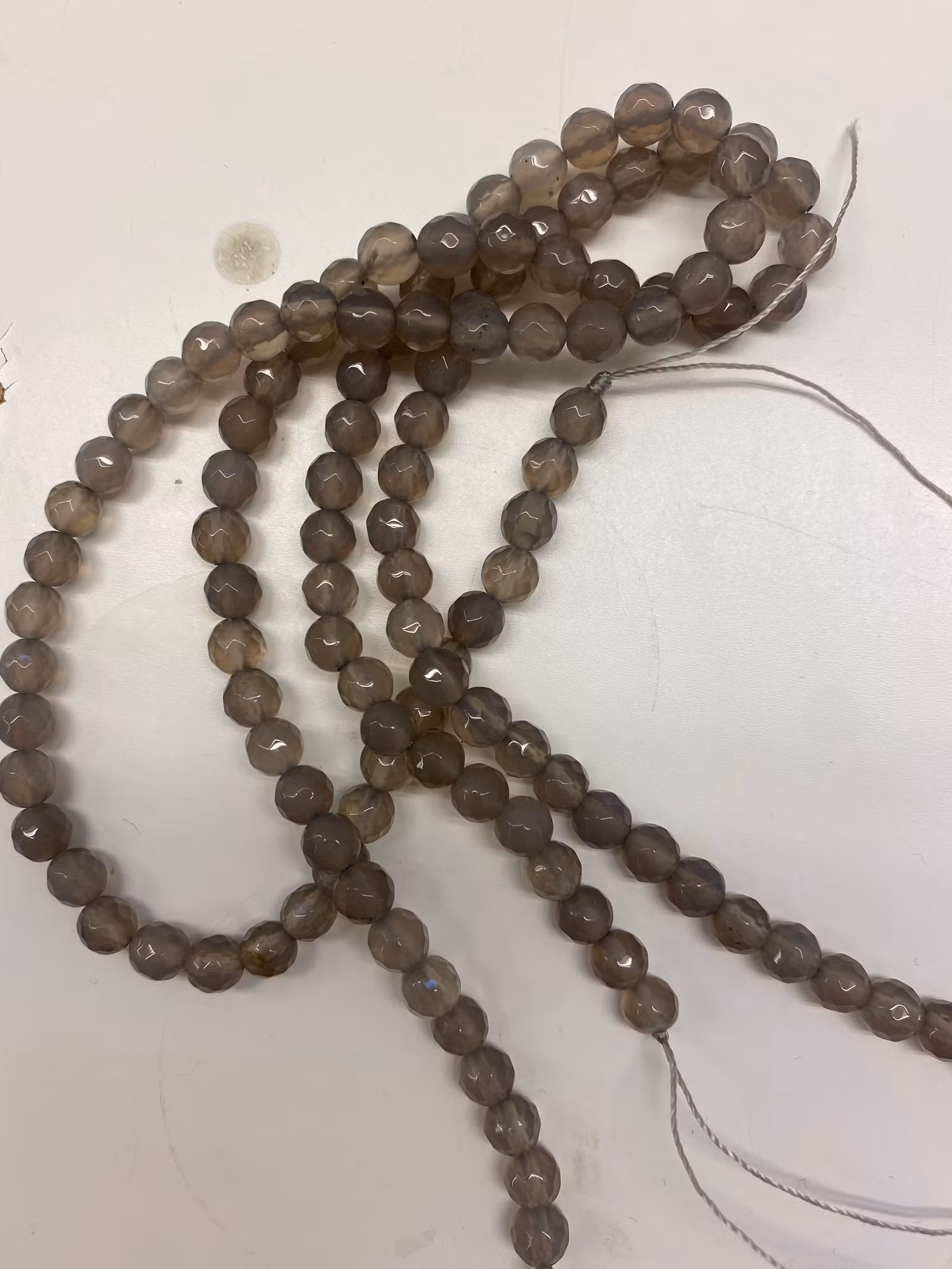 Facetterad agat 6 mm grå, 1 sträng