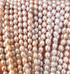 Sötvattenspärlor 4x5 mm dimrosa, 1 sträng