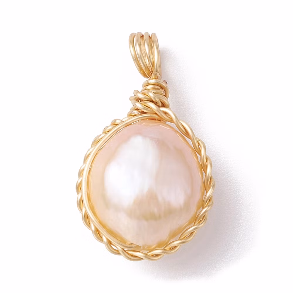 REA: Guldfärgat hänge sötvattenspärla aprikos 2:a sort, 1 st