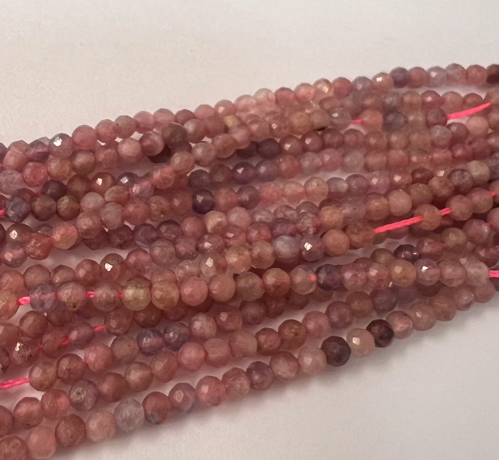 REA: Facetterad turmalin rosa 2-2.5 mm, 1 sträng