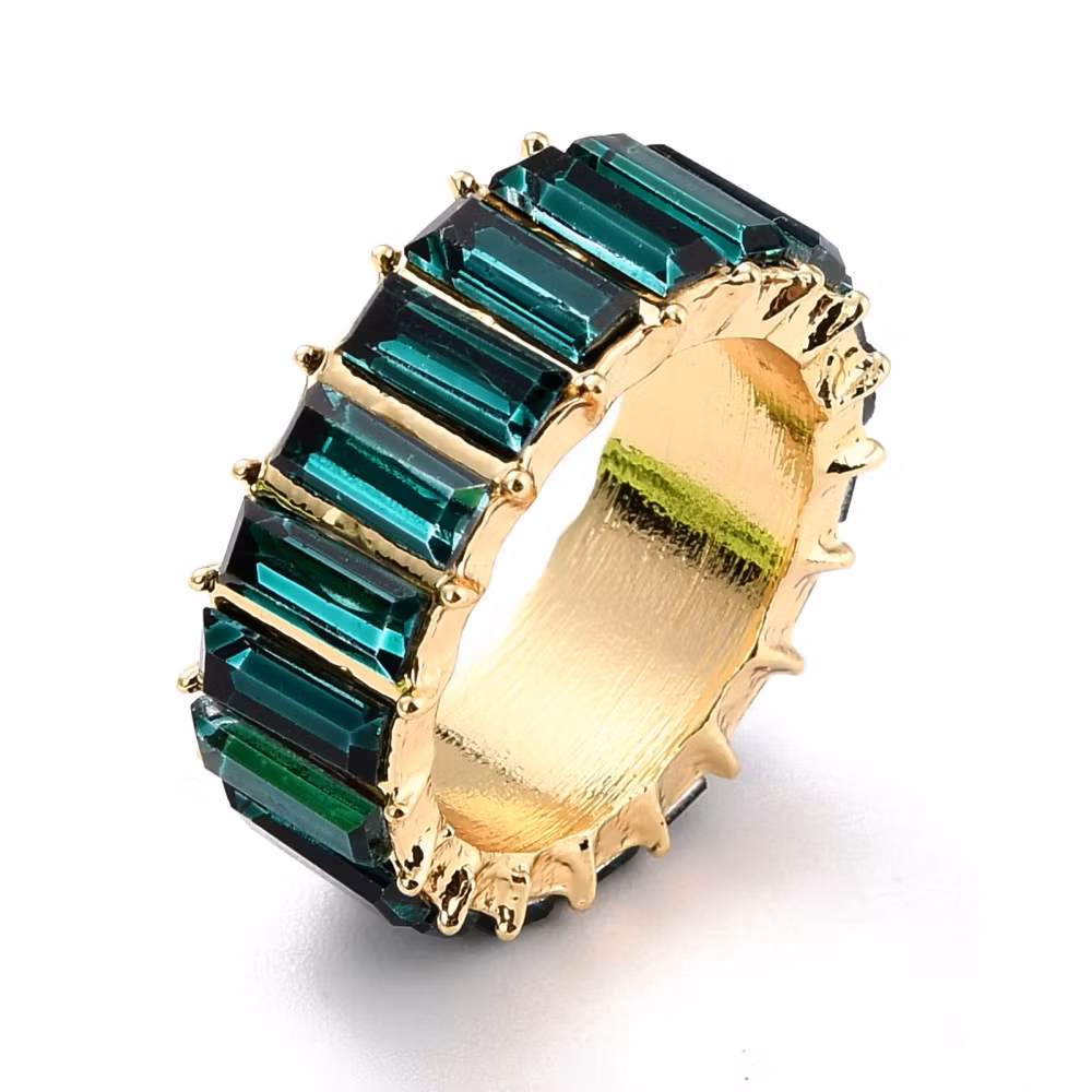 REA: Guldfärgad ring grön