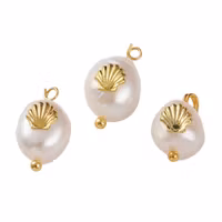 REA: Guldfärgade berlocker sötvatten snäcka, 5 st