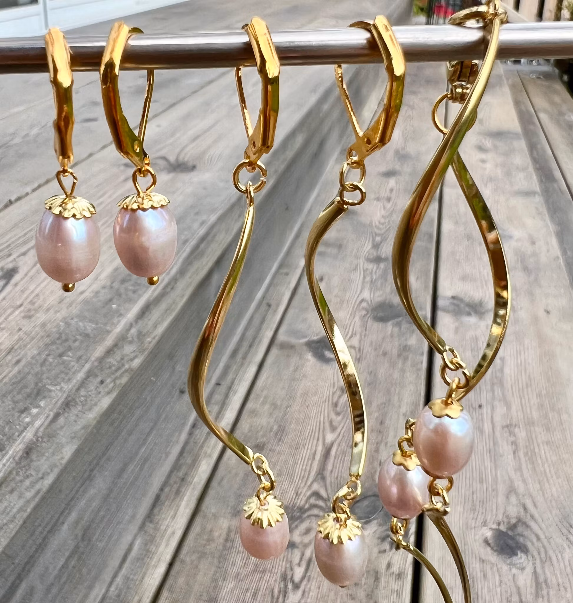 Guldfärgat rostfritt stål vridna länkar med PVD plätering, 5 st