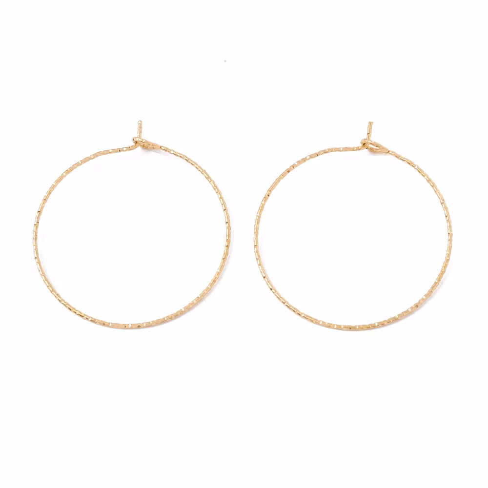 Guldfärgat kirurgiskt stål mönstrade creoler 30 mm med 18k guldplätering, 10 st