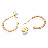 REA: Guldfärgat kirurgiskt stål halva creoler med PVD plätering, 1 par