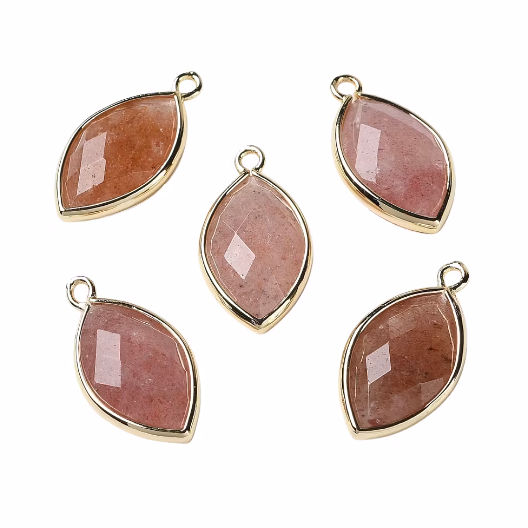 Guldfärgad avlång berlock  jordgubbskvarts, 1 st