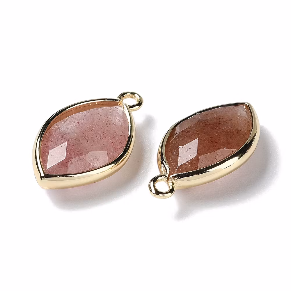 Guldfärgad avlång berlock  jordgubbskvarts, 1 st