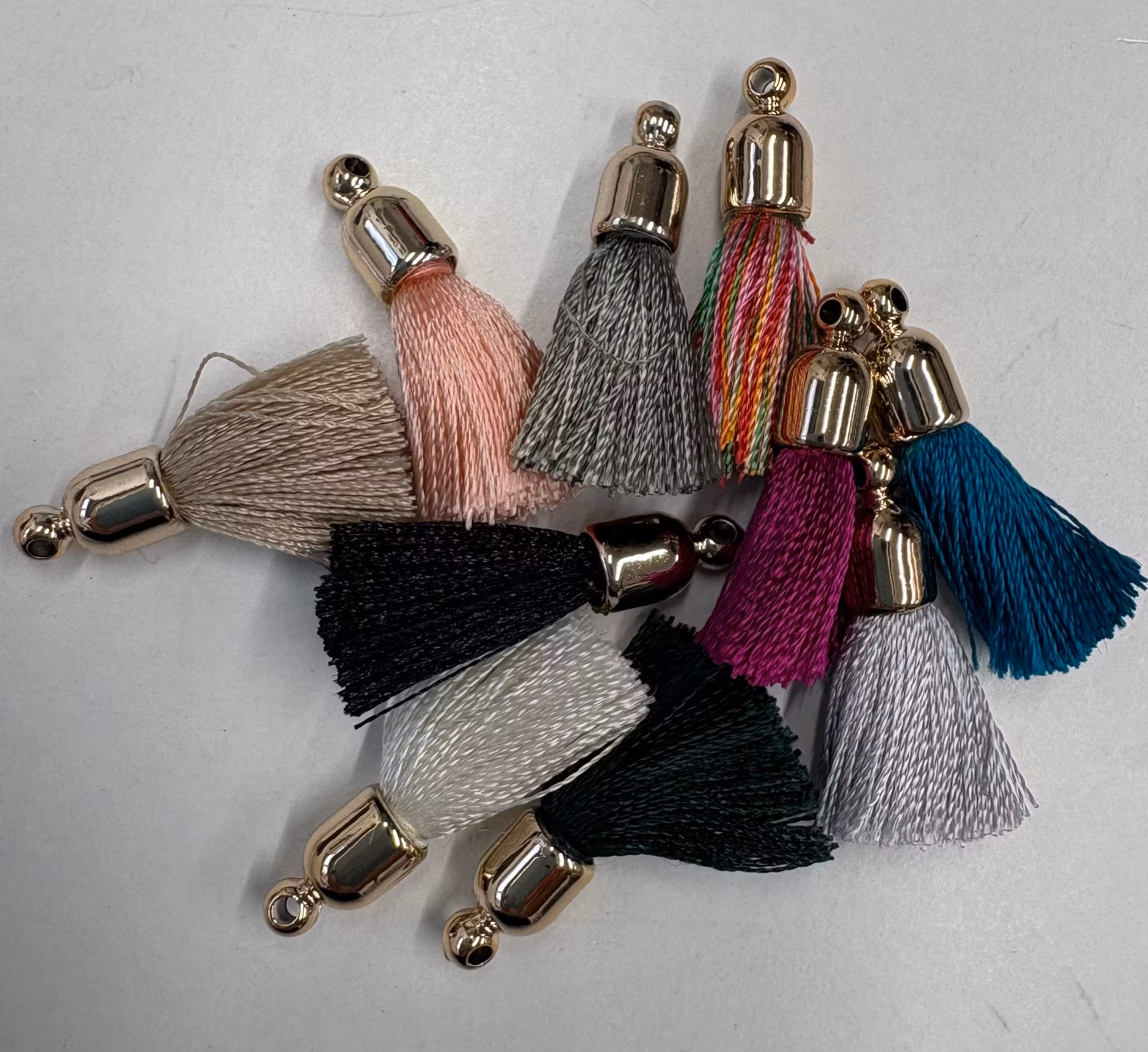 REA: Nylontofs 25 mm mix, 10 st