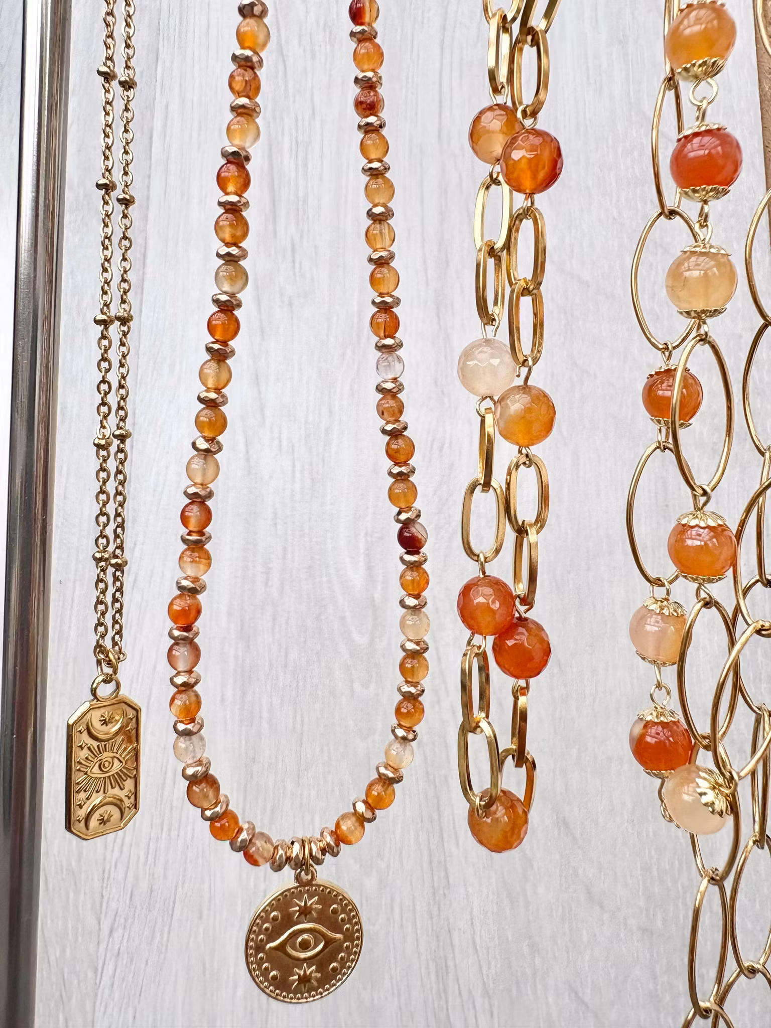 Facetterad melerad karneol 4 mm, 1 sträng