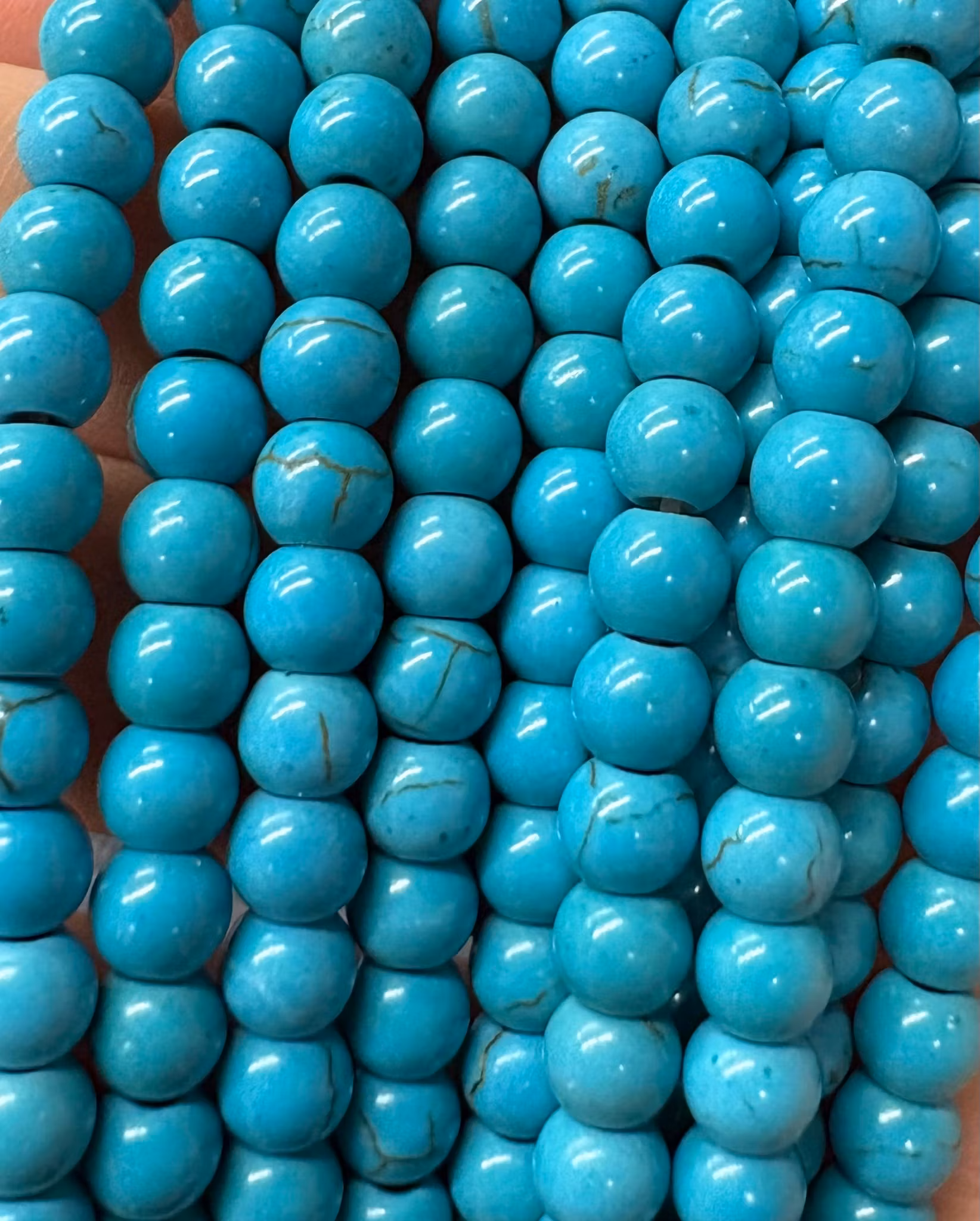 REA:  Howlite mörk turkos 6 mm, 1 sträng