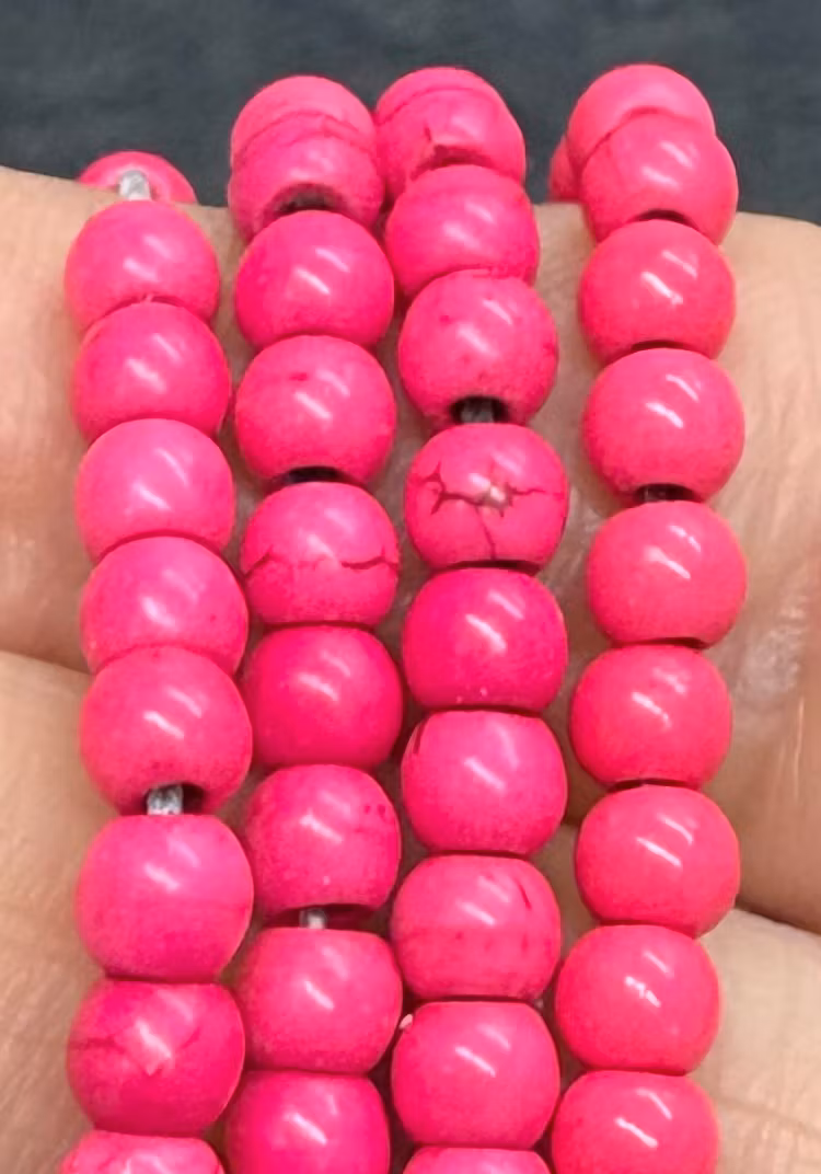 REA: Howlite rosa 4 mm, 1 sträng