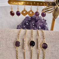 Guldfärgad rund connector ametist, 1 st