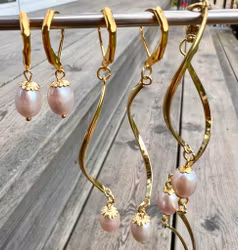 Guldfärgat kirurgiskt stål brisyrer med 24k guldplätering, 10 st