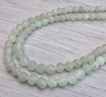 Facetterad jade 6 mm naturlig ljusgrön, 1 sträng