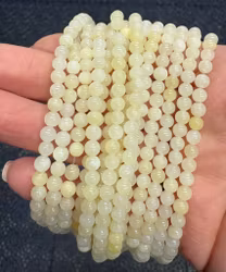 Jade 4 mm ljusgul, 1 sträng