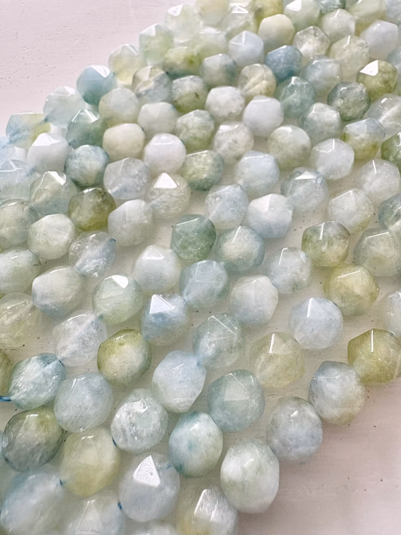 Jade 7x8 mm starcut aquamelerade, 1 sträng