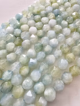 Jade 7x8 mm starcut aquamelerade, 1 sträng