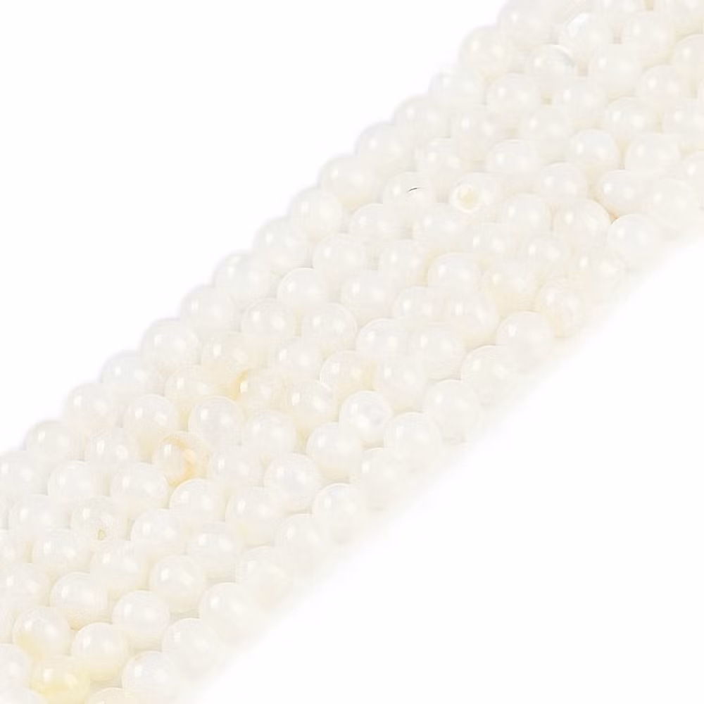 Snäckskalspärlor runda natur 4 mm, 1 sträng