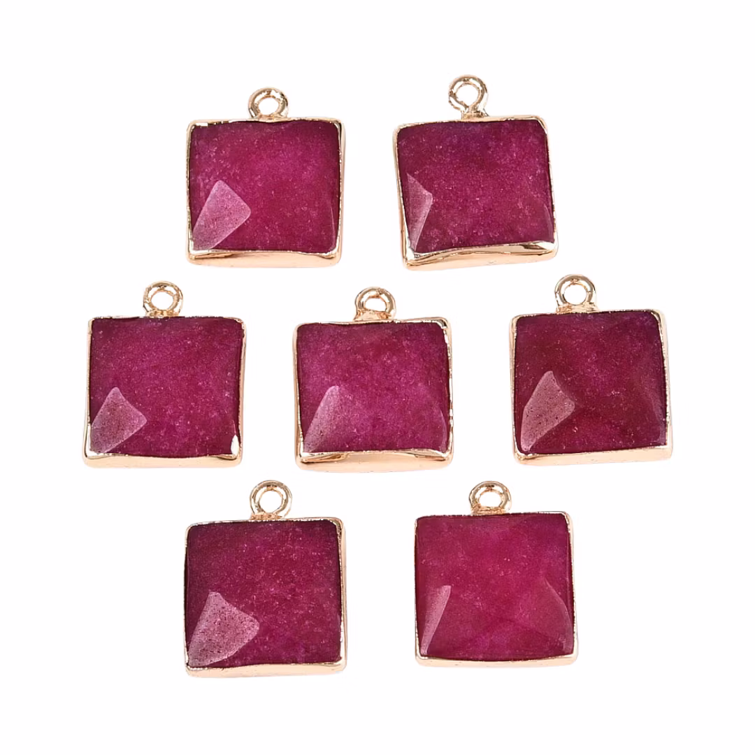 Guldfärgad berlock fyrkantig jade cerise, 1 st