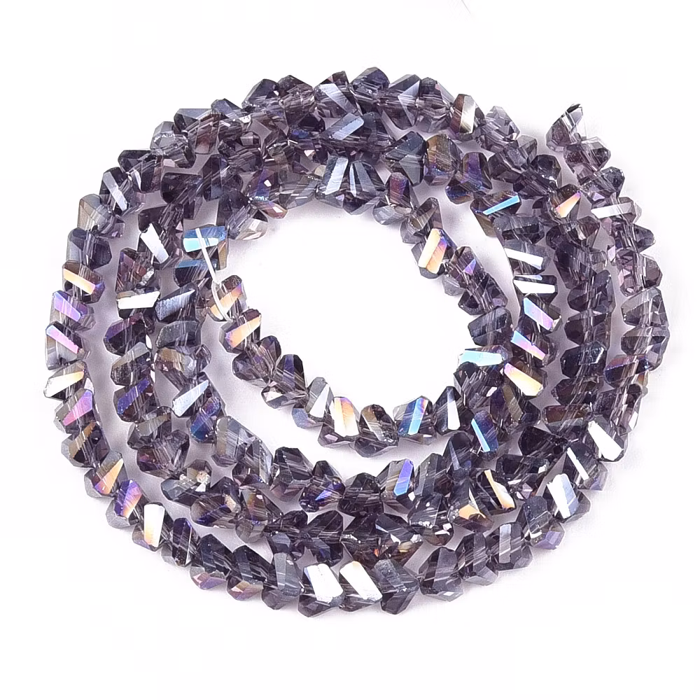 Triangelformade glaspärlor lila AB 3x4 mm, 1 sträng