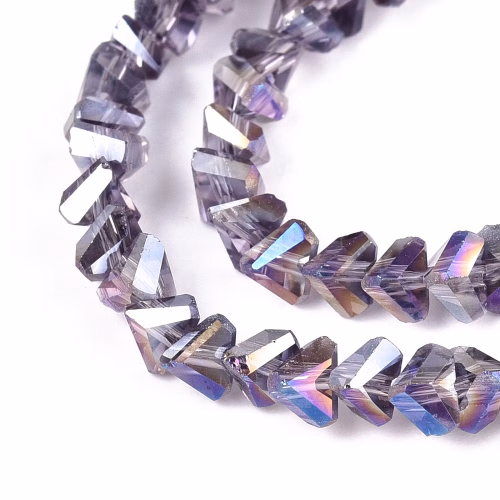 Triangelformade glaspärlor lila AB 3x4 mm, 1 sträng