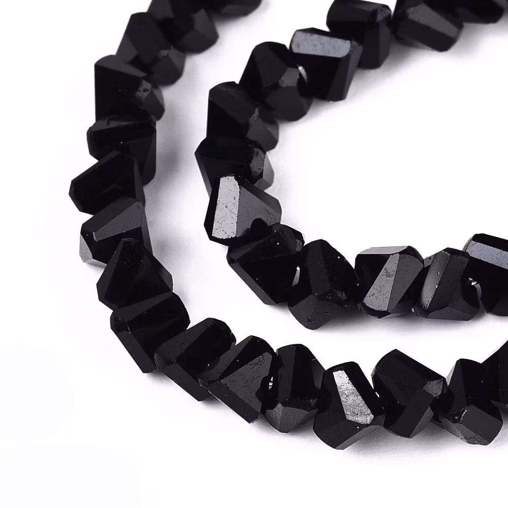 Triangelformade glaspärlor svarta AB 3x4 mm, 1 sträng