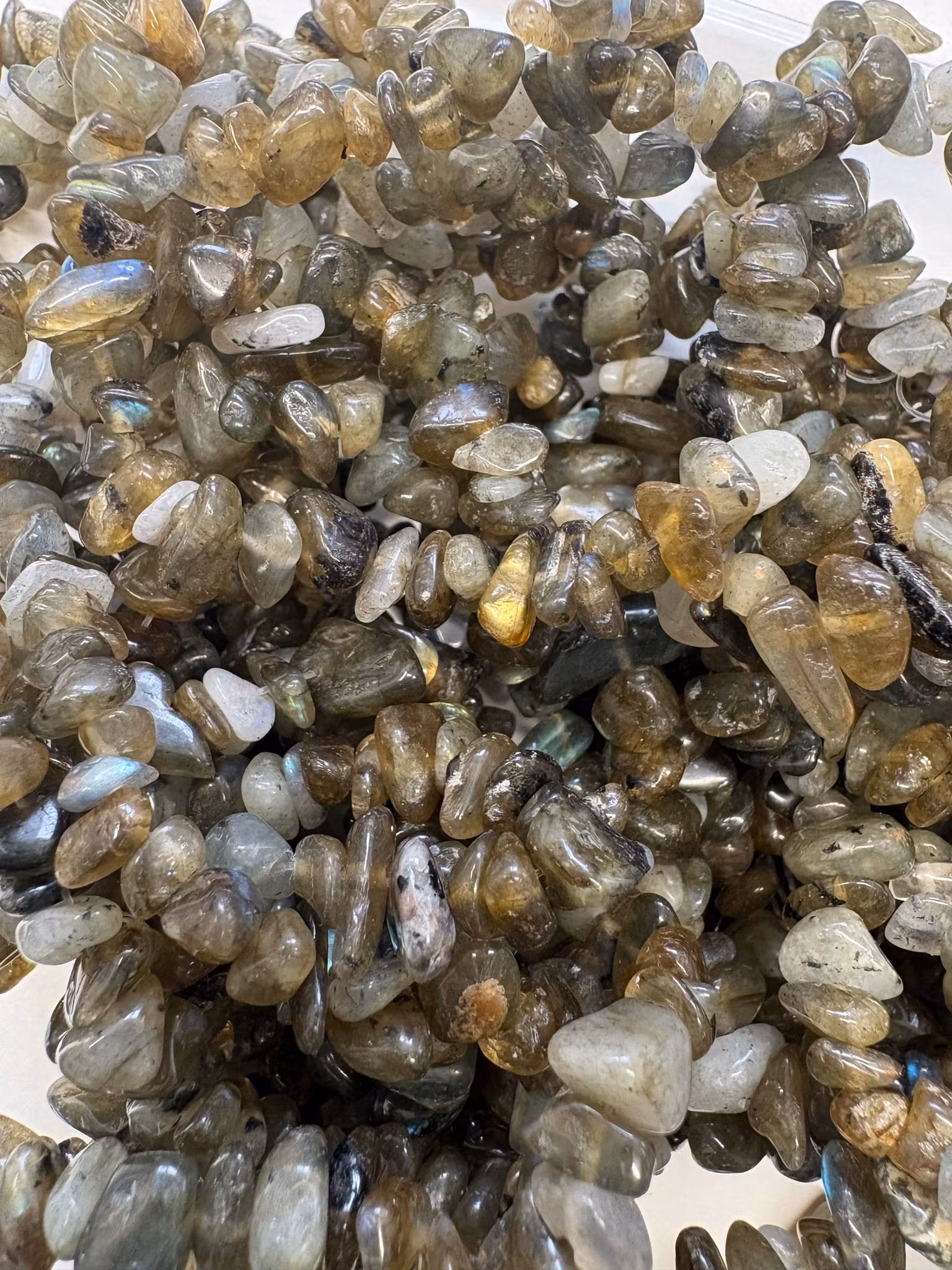 REA: Labradorite chips 2:a sort, 1 sträng