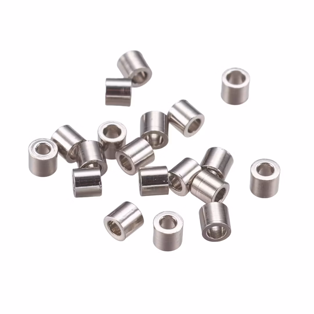 Rostfritt stål små mellandelar tuber 2x2 mm, ca 100 st