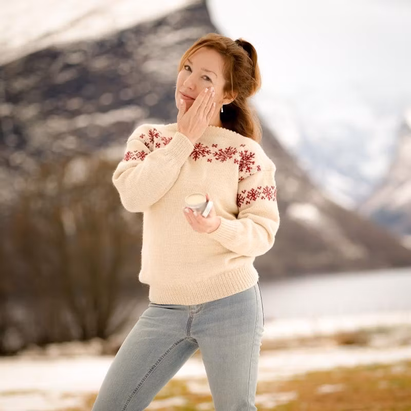 Vinterpleie av huden: Hvordan beskytte lepper, hender og kinn i kulden ved hjelp av balsamer og oljer