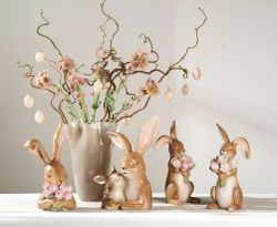 Hare Tilly med blommor