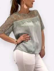 Amalia topp med spetsdetaljer ljusarmy