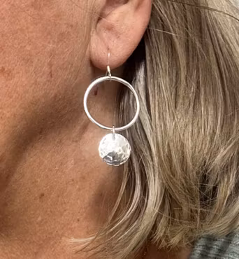 Örhängen ring med platta