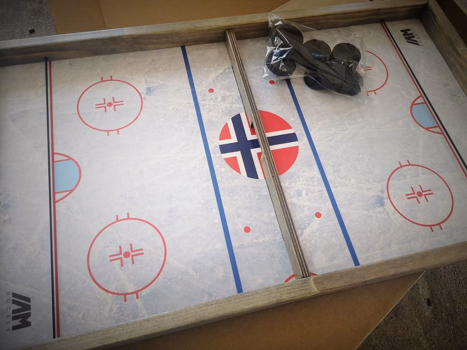 'IAMHOCKEY'' Sling Puck Game (Large Version)